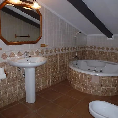 Alexandra Hotel *